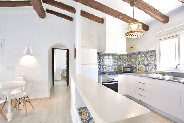 Réfrigérateur, micro-ondes, four, cafetière/bouilloire