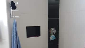 Cottage, 3 kamar tidur, pemandangan kolam renang | Shower kamar mandi