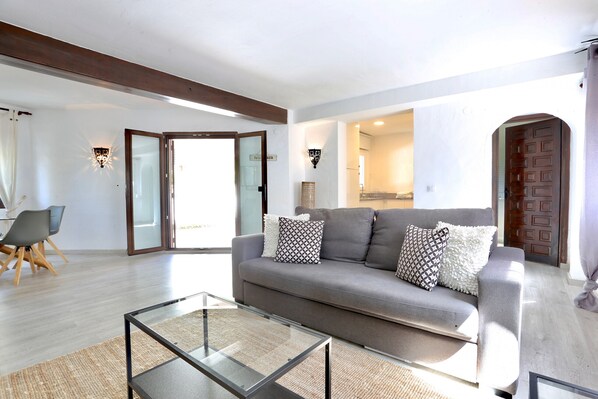 Televisie en een open haard