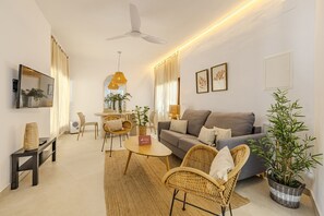 TV, fireplace - Villa LA PALERA 1ª Línea Playa (Denia)