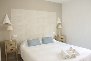 2 quartos, cofres nos quartos, ferros/tábuas de passar roupa