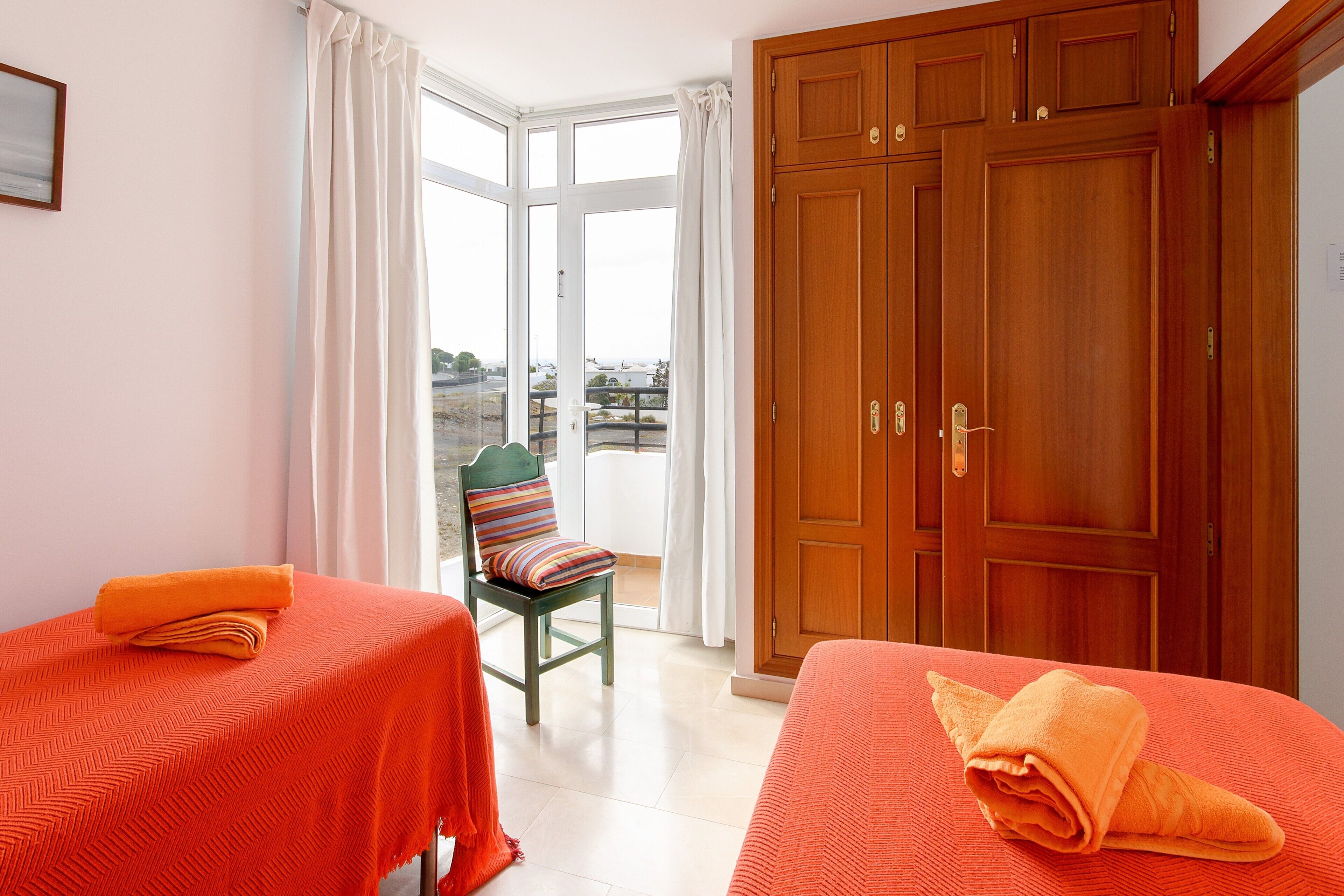 2 chambres, fer et planche à repasser, Wi-Fi gratuit, draps fournis