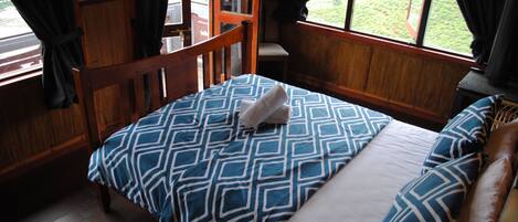 Premium bedding, iron/ironing board, free WiFi, bed sheets