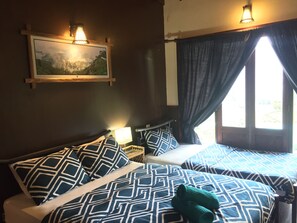 Ropa de cama de alta calidad y tabla de planchar con plancha 