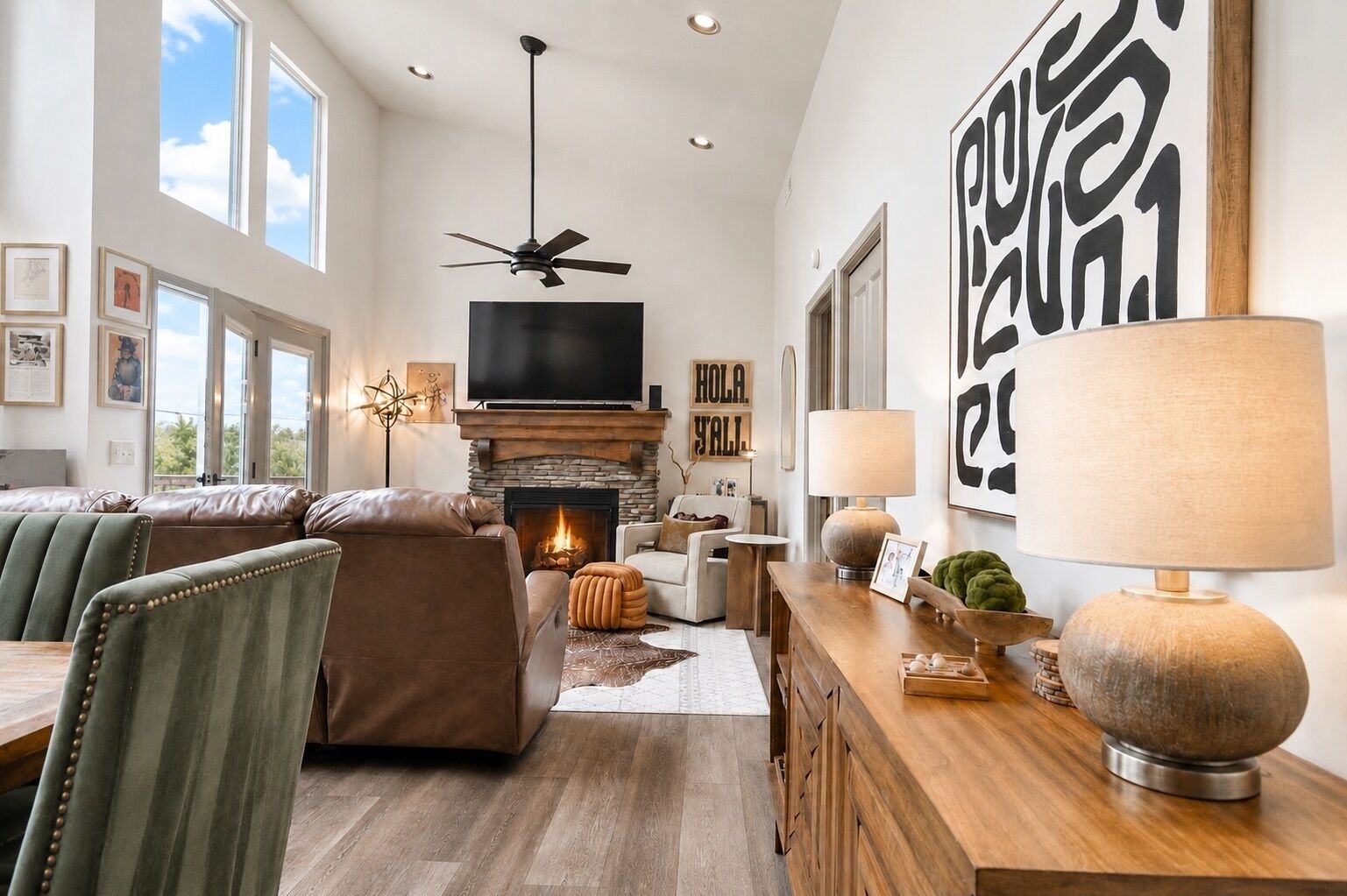 Smart TV, fireplace, stereo