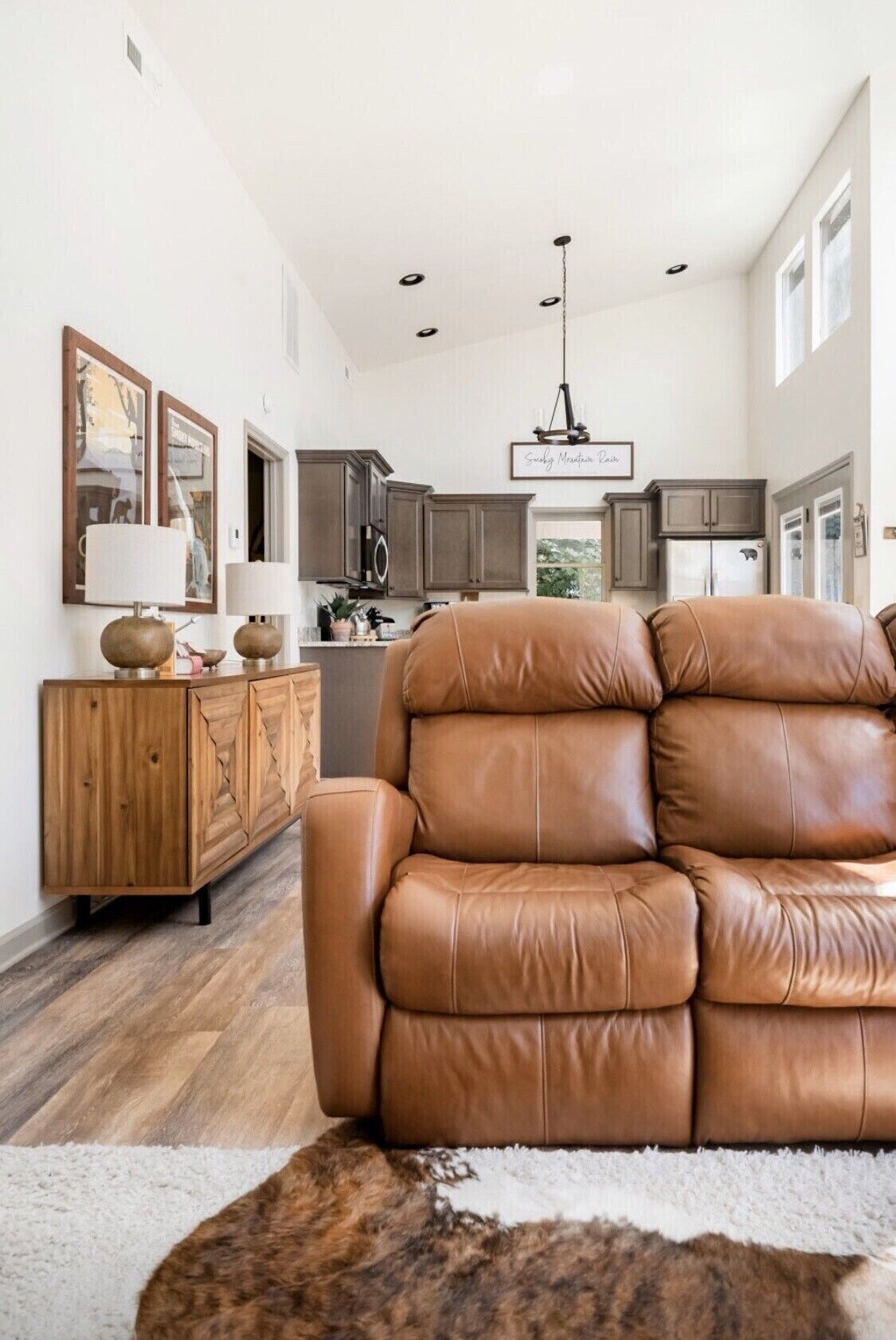 智能电视、壁炉、立体声音响