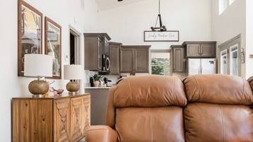 Smart TV, fireplace, stereo