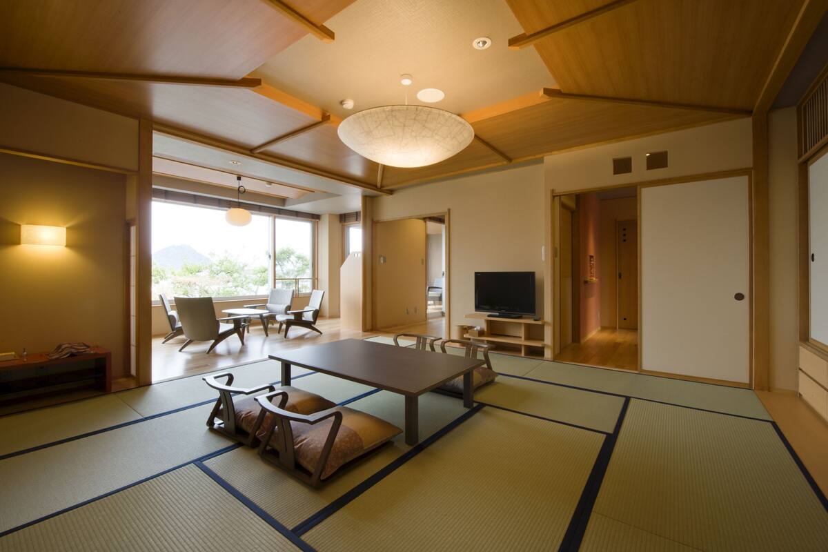 客房 (Japanese Western Style, for 6 Guests) | 高級寢具、客房內保險箱、書桌、免費無線上網