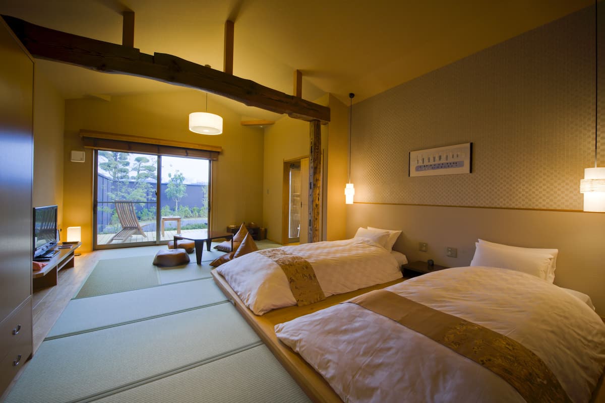 客房, 花園景觀 (Japanese Western Style, for 3 Guests) | 高級寢具、客房內保險箱、書桌、免費無線上網