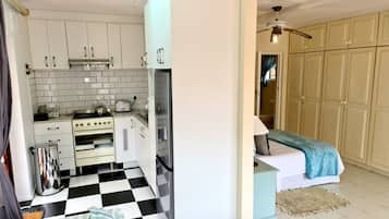 Family Room (Normandy) | 1 bedroom, Egyptian cotton sheets, premium bedding, in-room safe