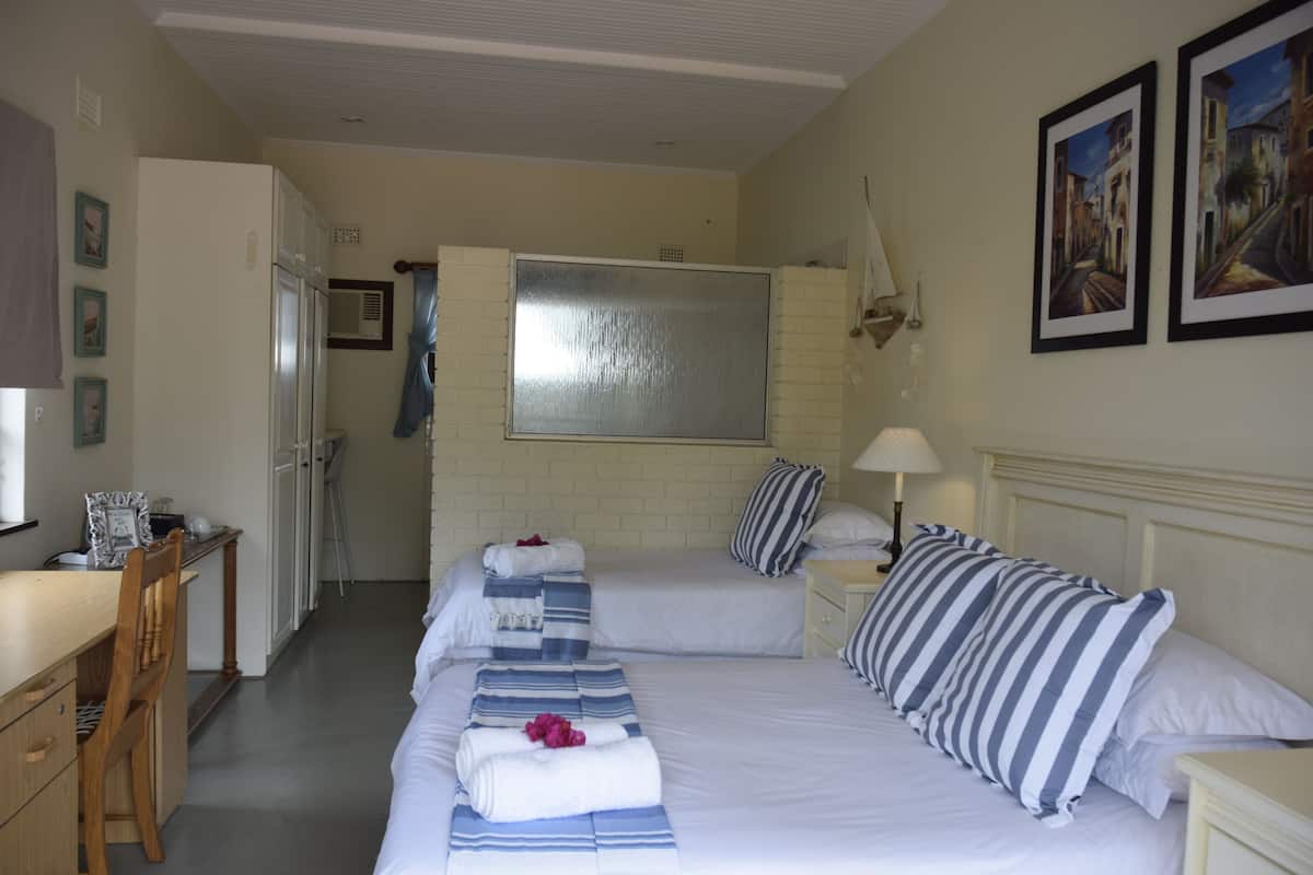 Family Room (Honfleur) | Egyptian cotton sheets, premium bedding, in-room safe, desk