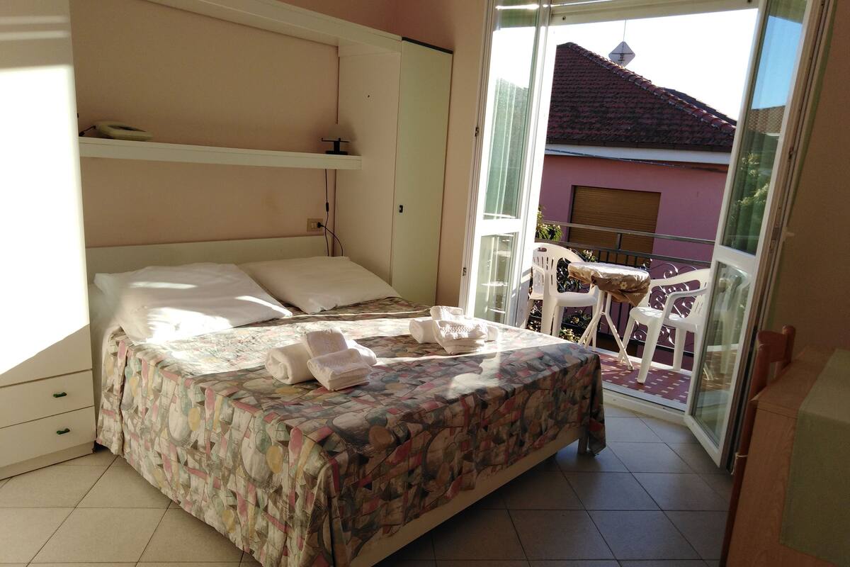 Desk, free WiFi, bed sheets