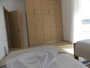 Soundproofing, iron/ironing board, free WiFi, bed sheets - Zeta's Apartments (Sarandë)