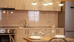 Deluxe Studio Suite | In-room dining - Prestige Apartments (Dnipro)