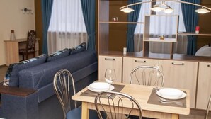 Luxury Apartment | In-room safe, soundproofing, WiFi (free), bed sheets - Prestige Apartments (Dnipro)