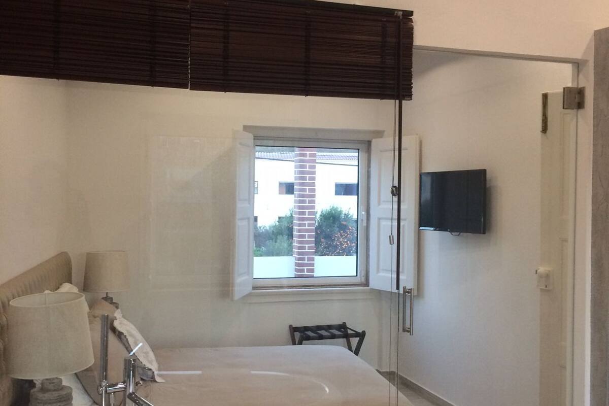 Romantische Suite, Terrasse, Flussblick | Hochwertige Bettwaren, Betten mit Memory-Foam-Matratzen
