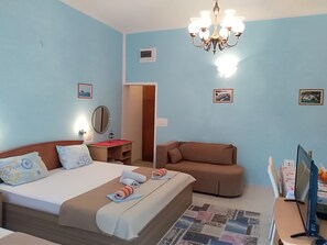 Tabla de planchar con plancha, wifi gratis y ropa de cama 