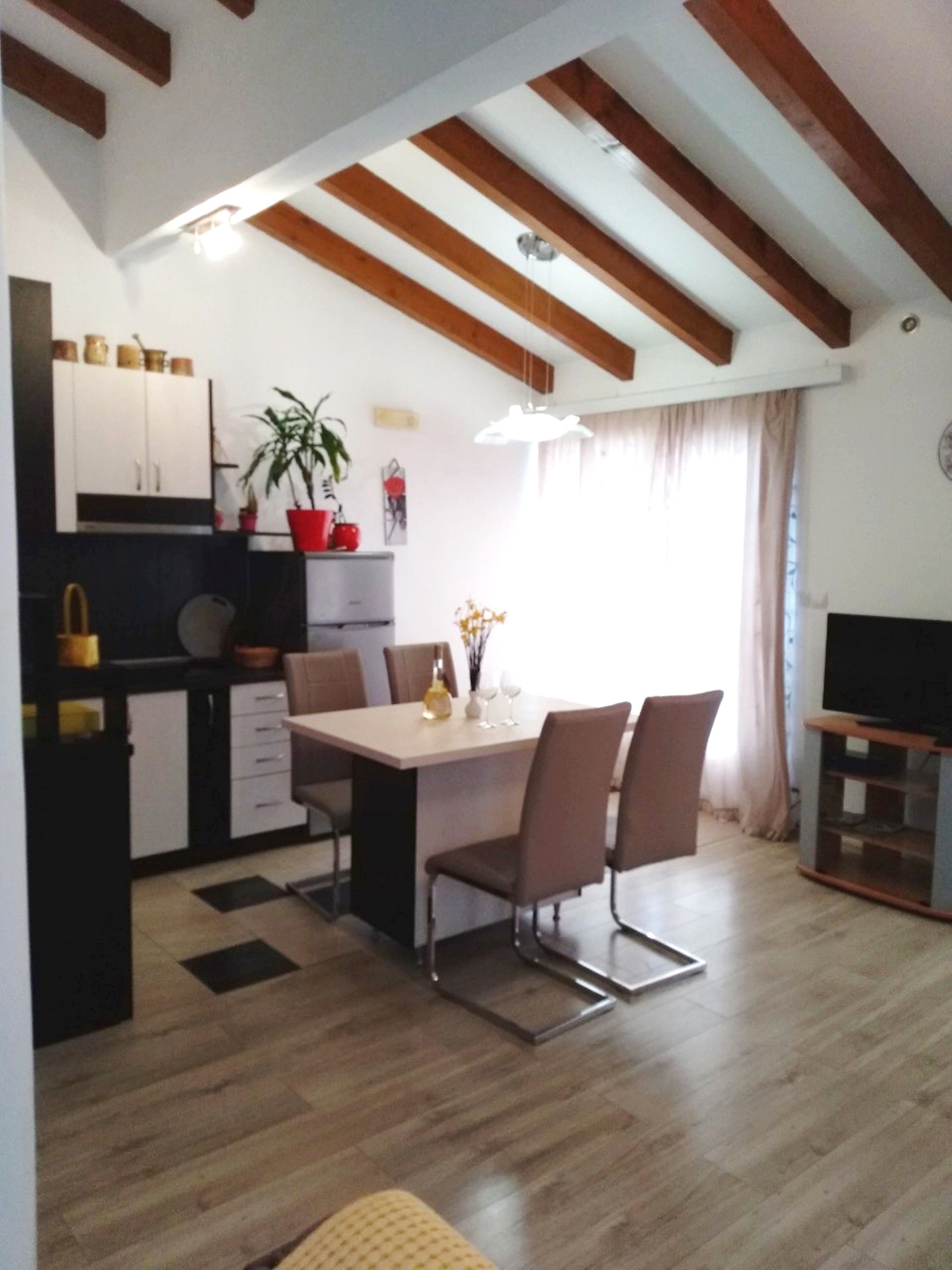 Apartment, 1 Bedroom, Balcony, Sea View | In-room dining