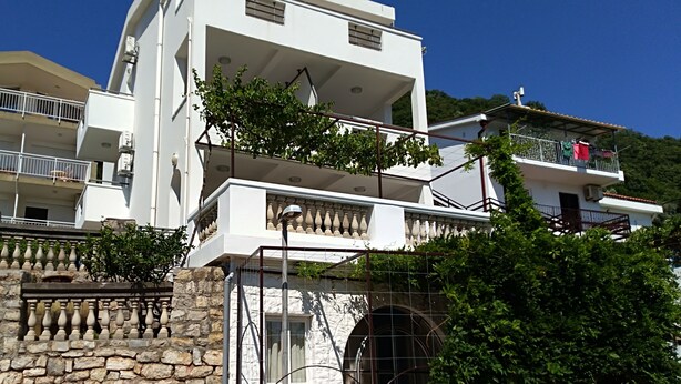 Front of property - Apartments Jovanovic (Petrovac)