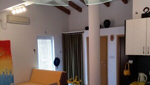Apartment, 1 Bedroom, Balcony, Sea View | Living room | Flat-screen TV - Apartments Jovanovic (Petrovac)