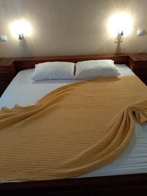 Apartment, 1 Bedroom, Balcony, Sea View | Iron/ironing board, free WiFi, bed sheets - Apartments Jovanovic (Petrovac)
