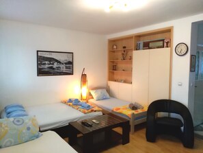 Estudio Confort, Terraza (External Bathroom) | Tabla de planchar con plancha, wifi gratis y ropa de cama 