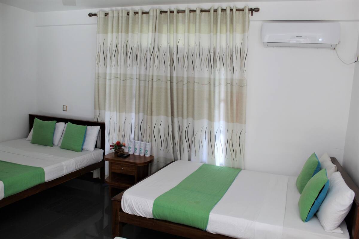 Quarto casal família, várias camas, acessível, vista para o jardim | Roupas de cama premium, individualmente decorados