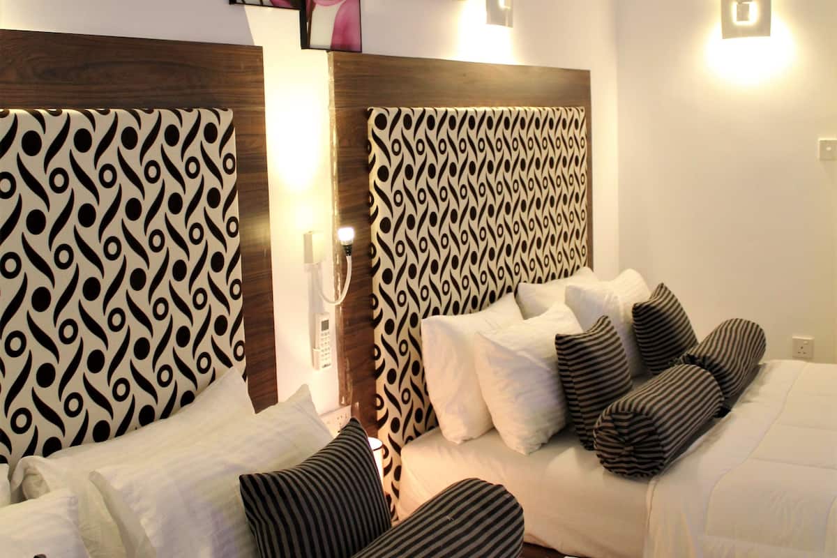 Deluxe Double Room, Multiple Beds, Smoking, Mountain View