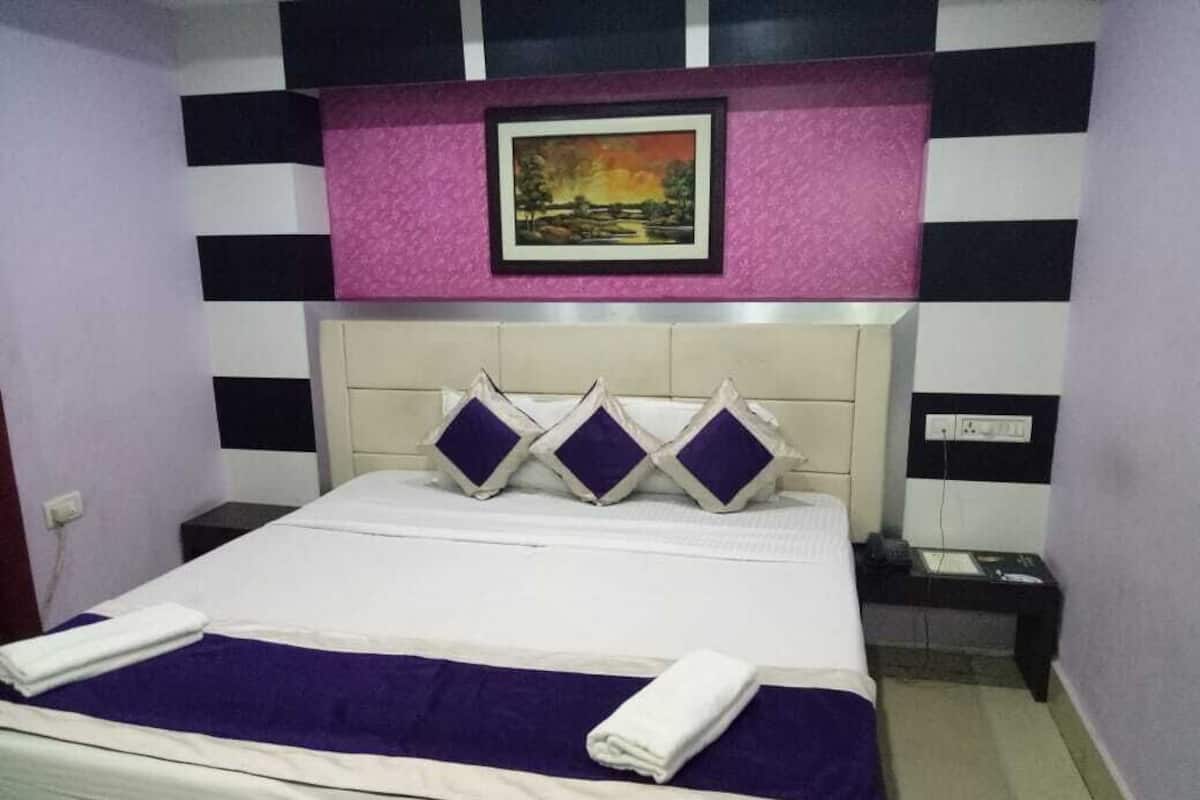 In-room safe, desk, soundproofing, iron/ironing board (on request)