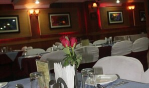 Restaurant - Hotel Arya Palace (Bhubaneshwar)