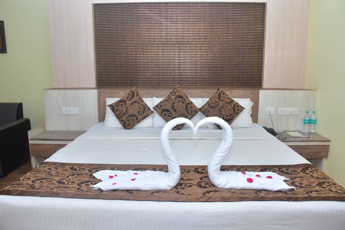Super Deluxe | In-room safe, desk, soundproofing, iron/ironing board (on request)