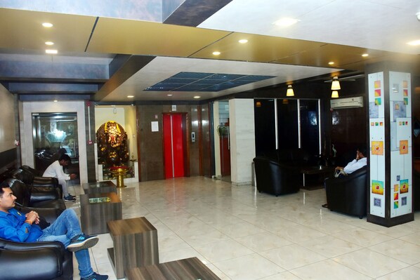 Lobby - Hotel Arya Palace (Bhubaneshwar)