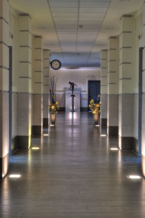 Salas de tratamiento para parejas, un sauna, una bañera de hidromasaje