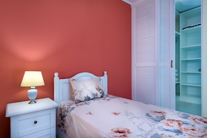 Deluxe Apartment, 2 Bedrooms, Balcony | 1 bedroom, hypo-allergenic bedding, memory foam beds, in-room safe - Esteban VIP Residence Club (Nessebar)