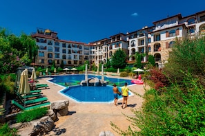 3 outdoor pools, pool umbrellas, sun loungers - Esteban VIP Residence Club (Nessebar)