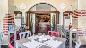 Breakfast, lunch, dinner served; international cuisine, garden views