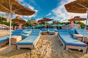 ใกล้ชายหาด, นวดบนชายหาด, บาร์ริมหาด