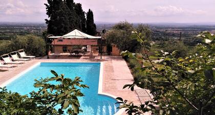 "Pretty Farm" for 8 people in a farmhouse - ultra panoramic swimming pool