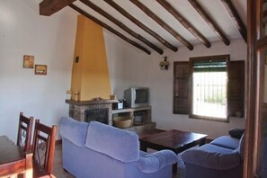 Smart-TV, Kamin, Stereoanlage