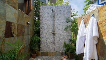 Perlengkapan mandi gratis dan handuk