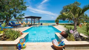 Kolam renang outdoor