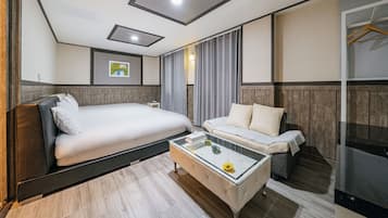 Deluxe Dört Kişilik Oda, 2 Çift Kişilik Yatak, Sigara İçilmez, Şehir Manzaralı | Kaliteli yatak takımı, güneşlik/perde, ses yalıtımı