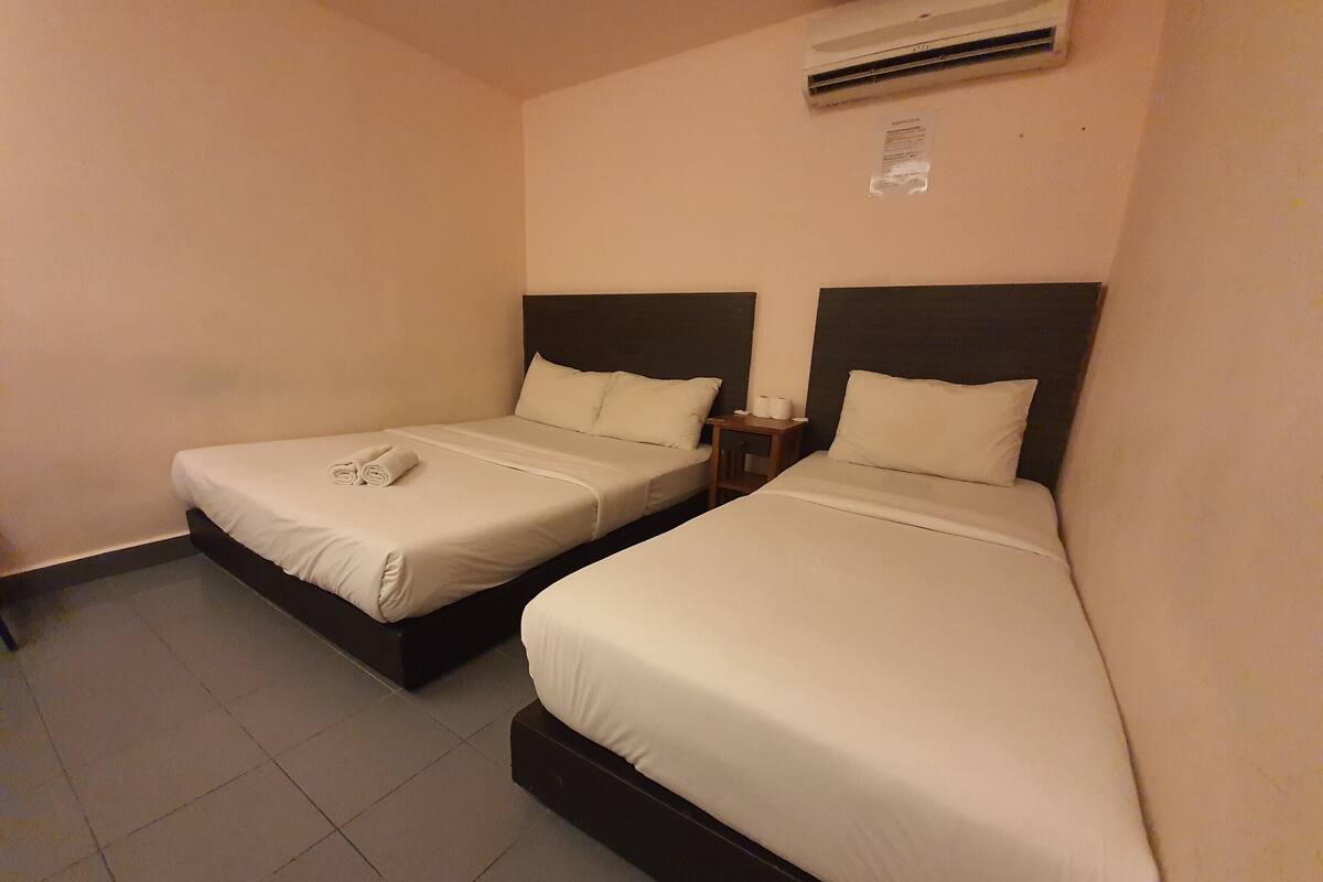 Habitación triple estándar | Wifi gratis y ropa de cama
