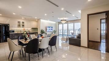 Apartamento família | Área de estar | TV LCD, Netflix