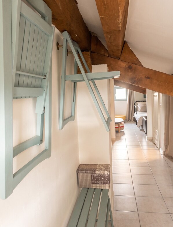 4 Schlafzimmer, Schreibtisch, Bügeleisen/Bügelbrett, Reisekinderbett