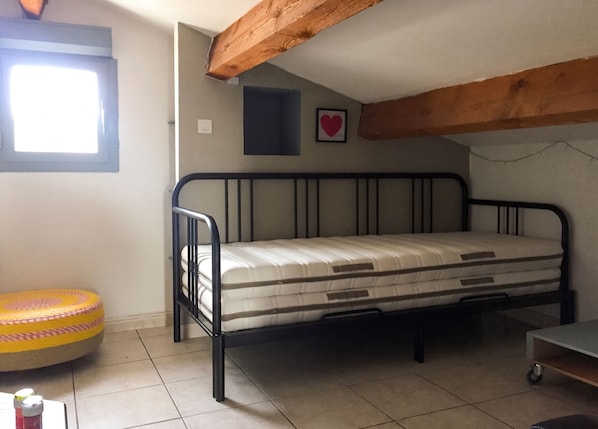 4 bedrooms, desk, iron/ironing board, travel cot
