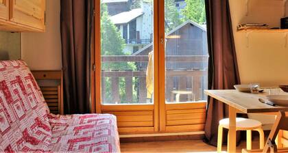 Cozy Studio for 4 in Calm Area, Near Lift, Ski-in/Ski-out, TV, Ski Locker, Risoul 1850