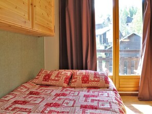 Room - Cozy Studio for 4 in Calm Area, Near Lift, Ski-in/Ski-out, TV, Ski Locker, Risoul 1850 (Risoul)