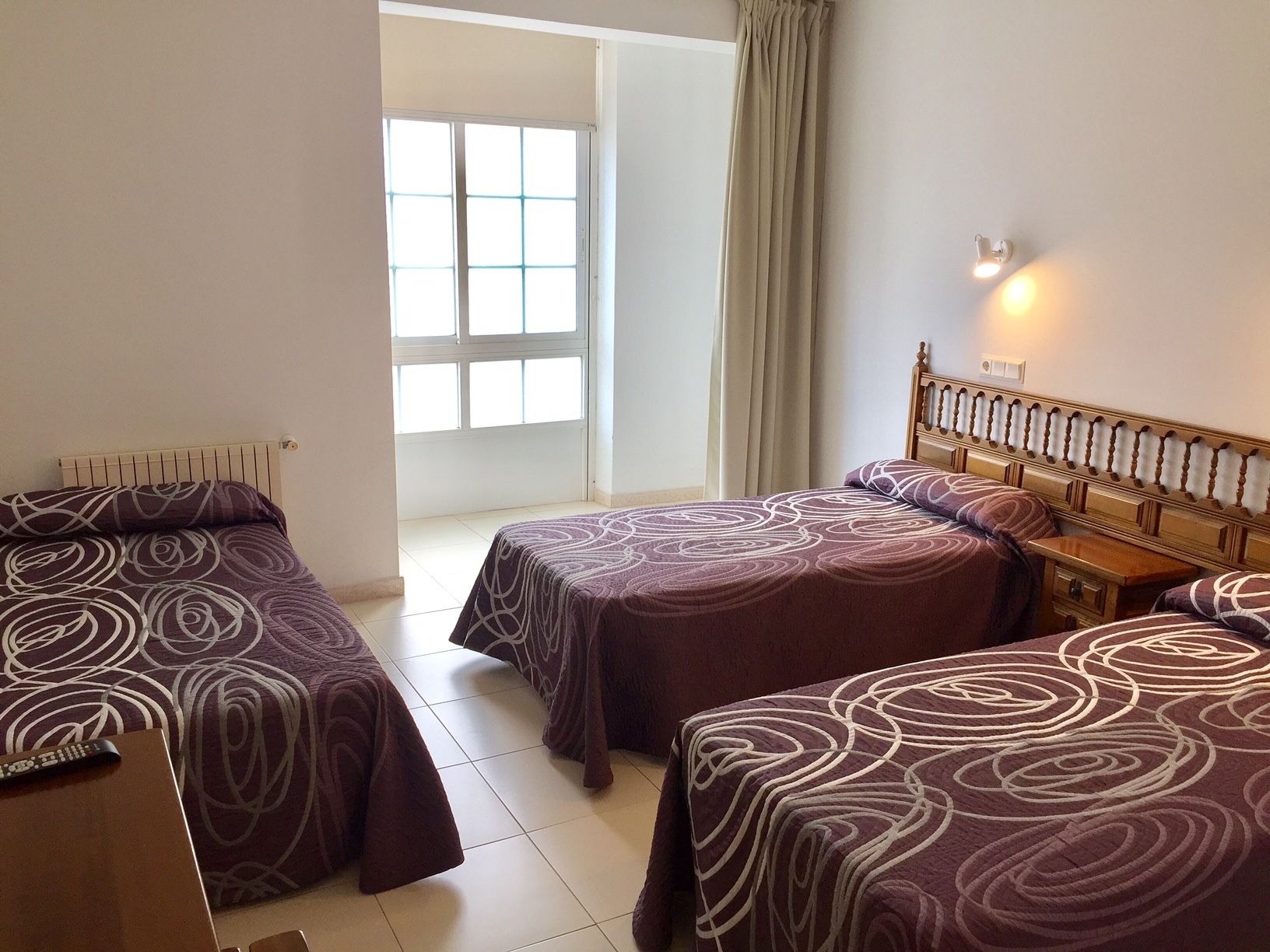 Quarto triplo | Escrivaninha, Wi-Fi de cortesia, roupa de cama