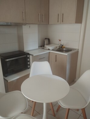 Panoramic Apartment | Private kitchen | Fridge, oven, stovetop, electric kettle -  Eleni Kandilari Rooms (Agia)
